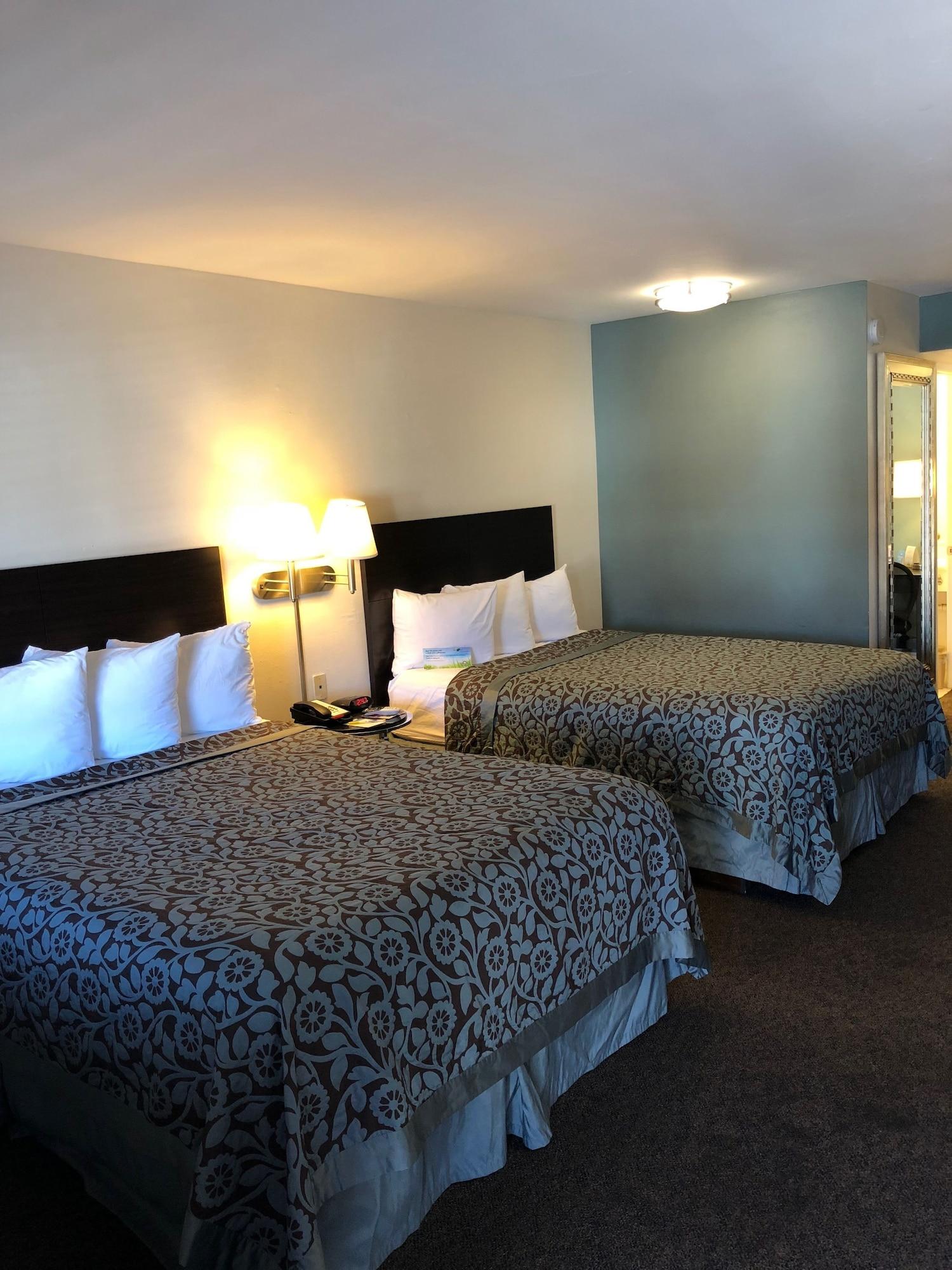 Days Inn By Wyndham Camarillo - Ventura Bagian luar foto