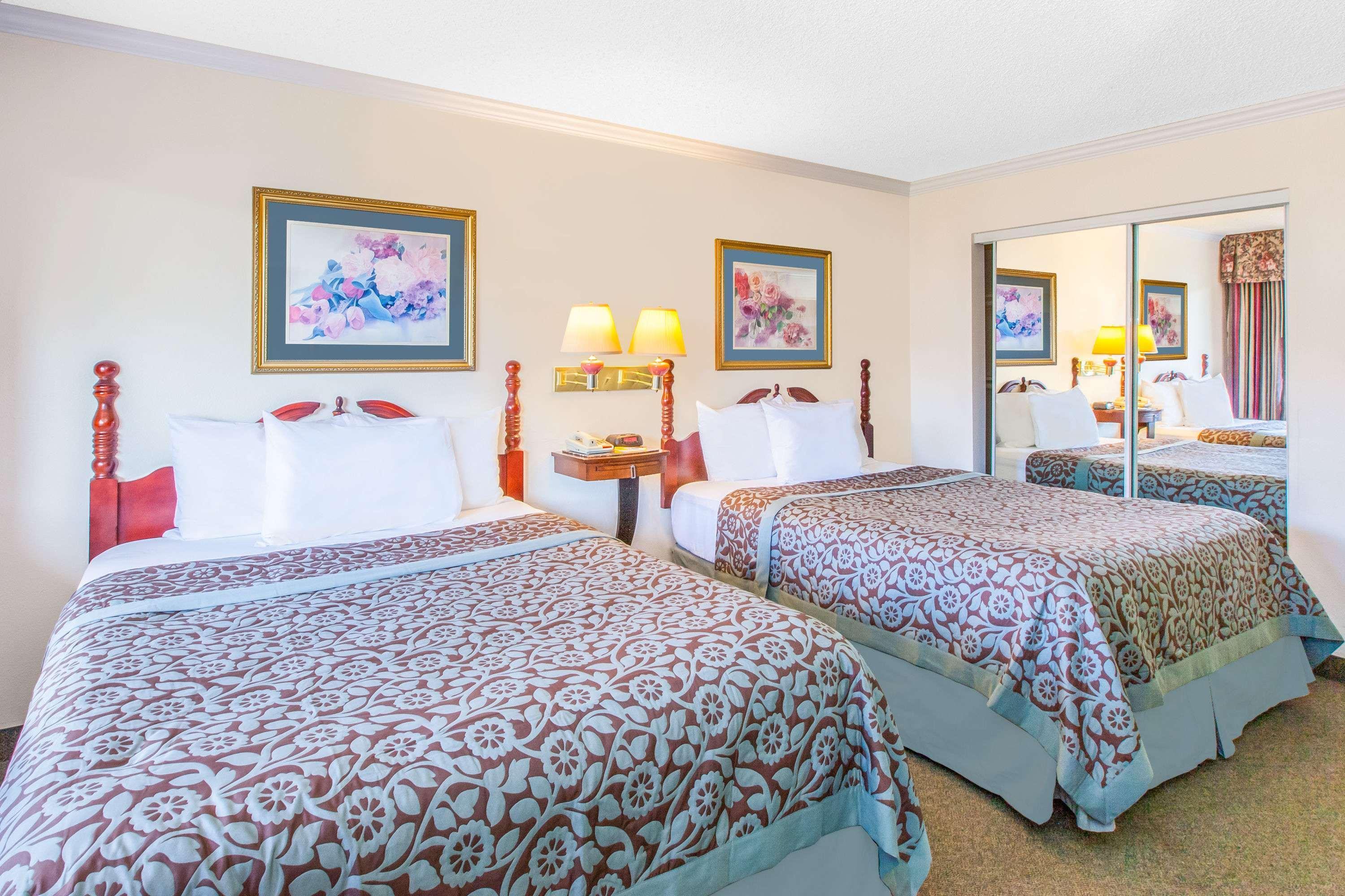 Days Inn By Wyndham Camarillo - Ventura Bagian luar foto