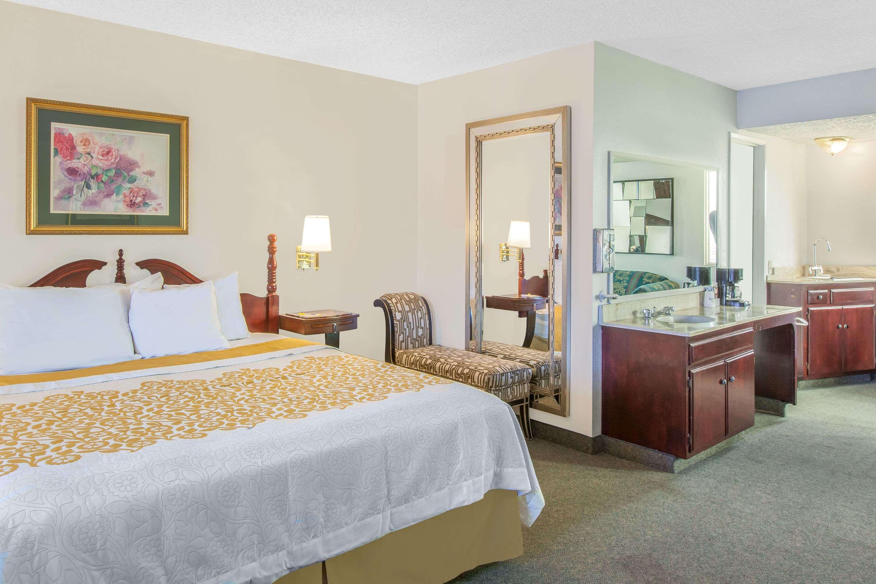 Days Inn By Wyndham Camarillo - Ventura Bagian luar foto