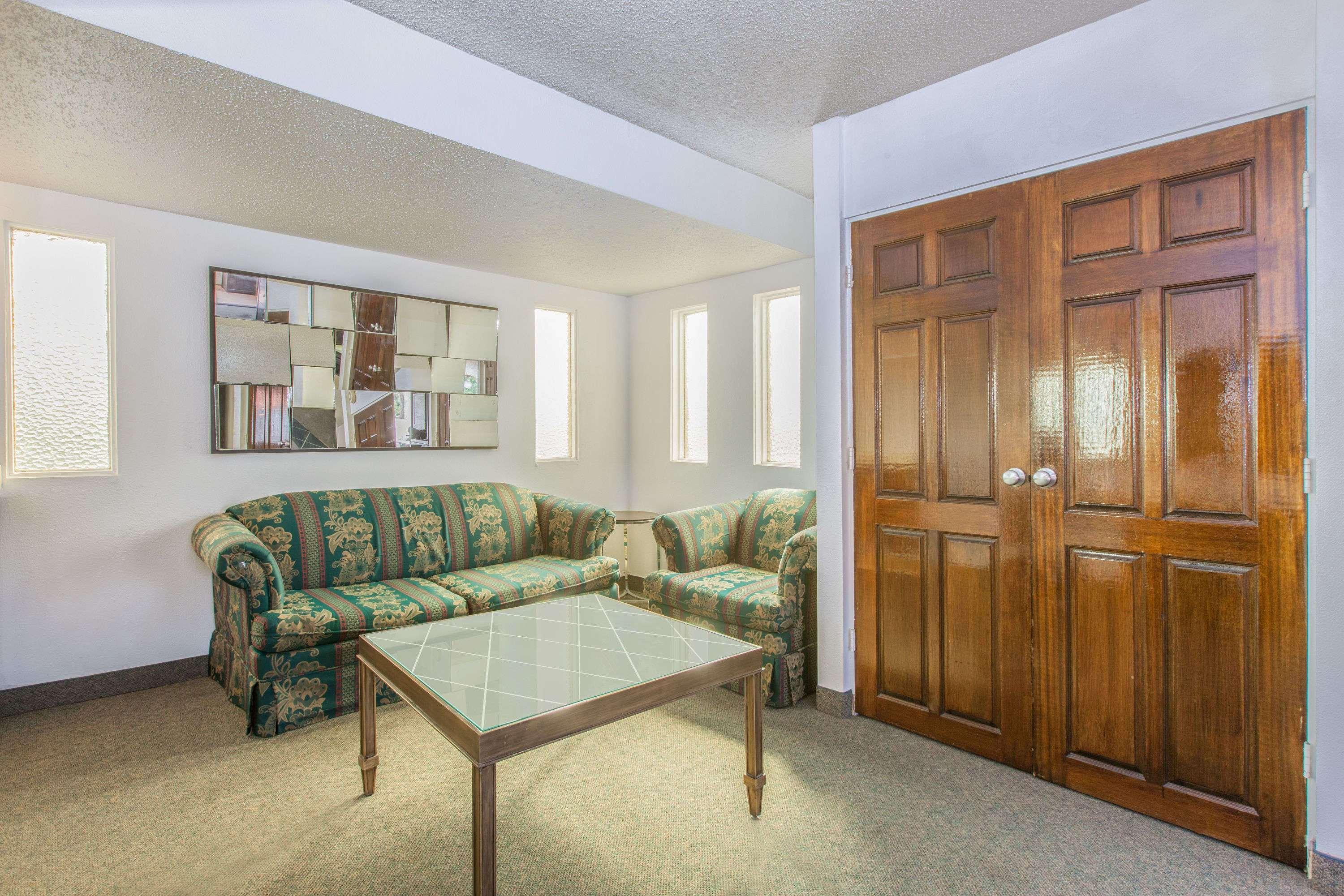 Days Inn By Wyndham Camarillo - Ventura Bagian luar foto