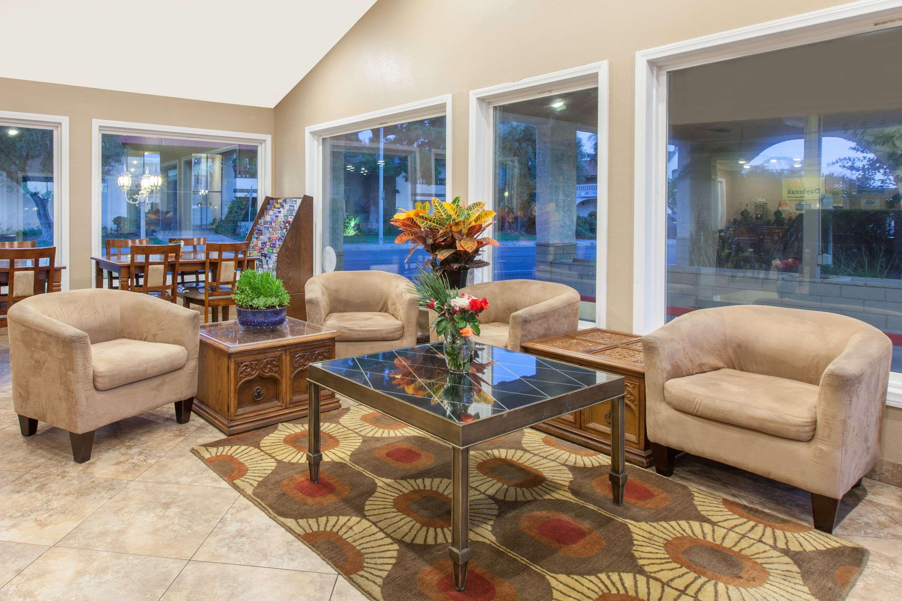 Days Inn By Wyndham Camarillo - Ventura Bagian luar foto
