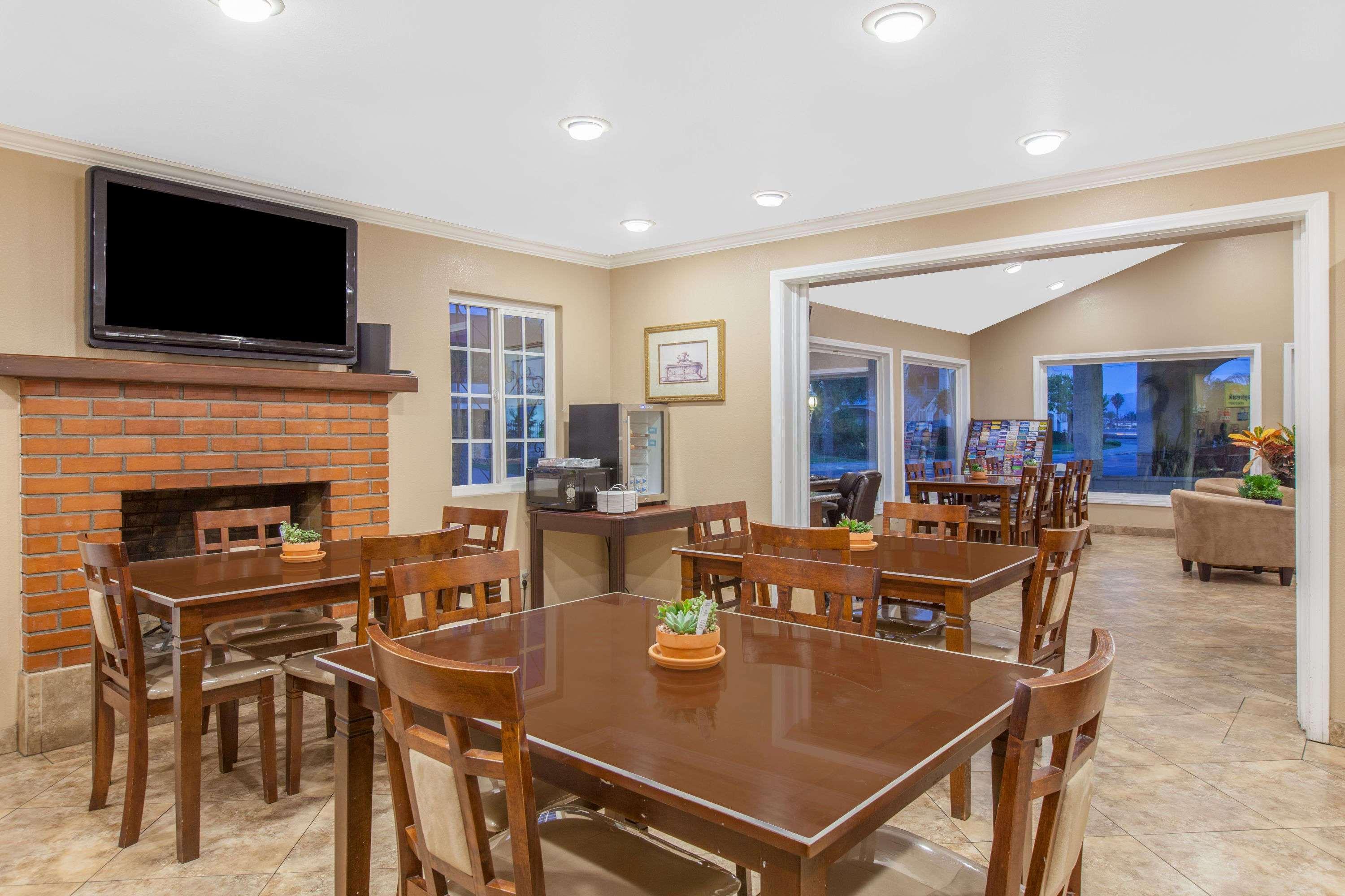 Days Inn By Wyndham Camarillo - Ventura Bagian luar foto