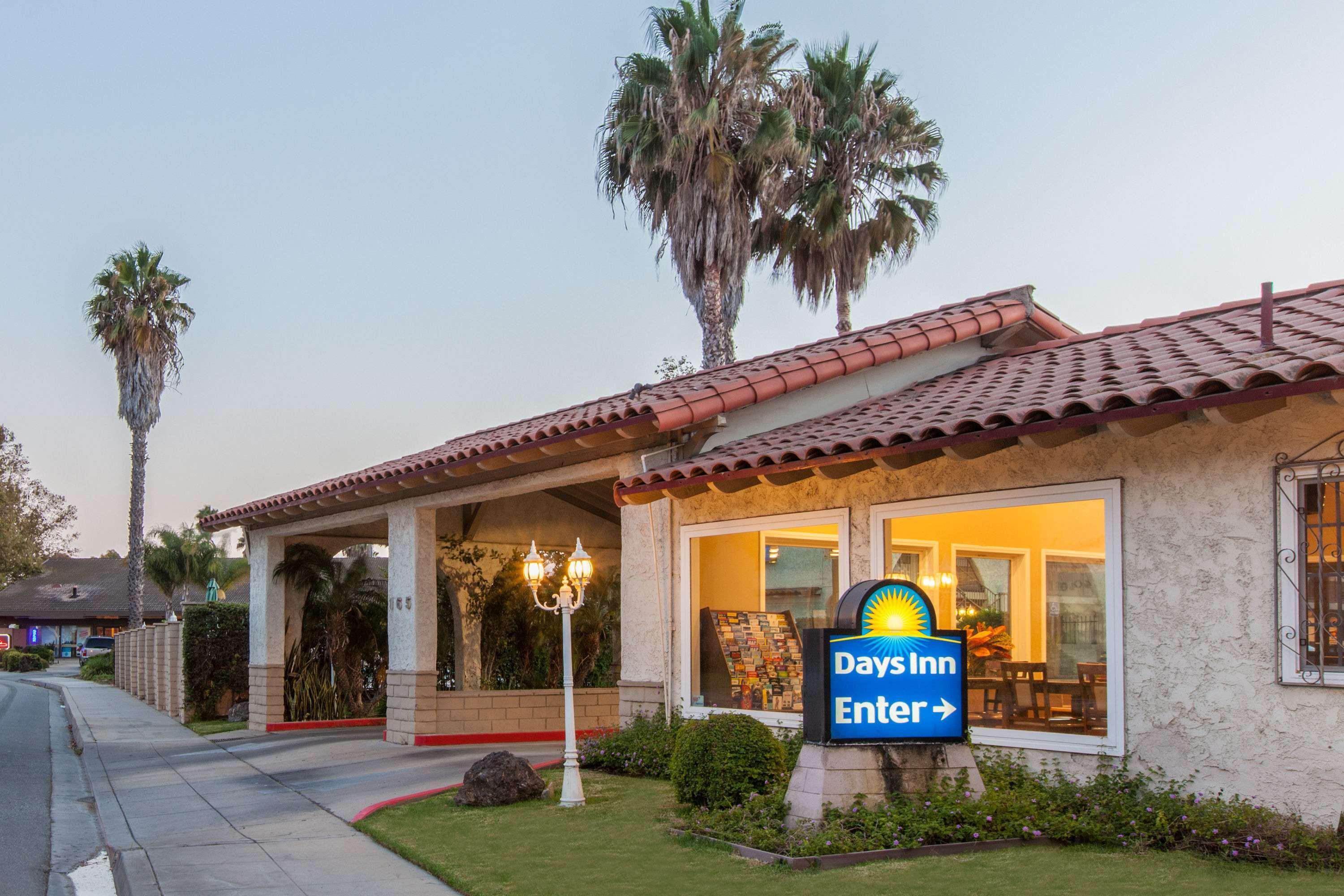 Days Inn By Wyndham Camarillo - Ventura Bagian luar foto