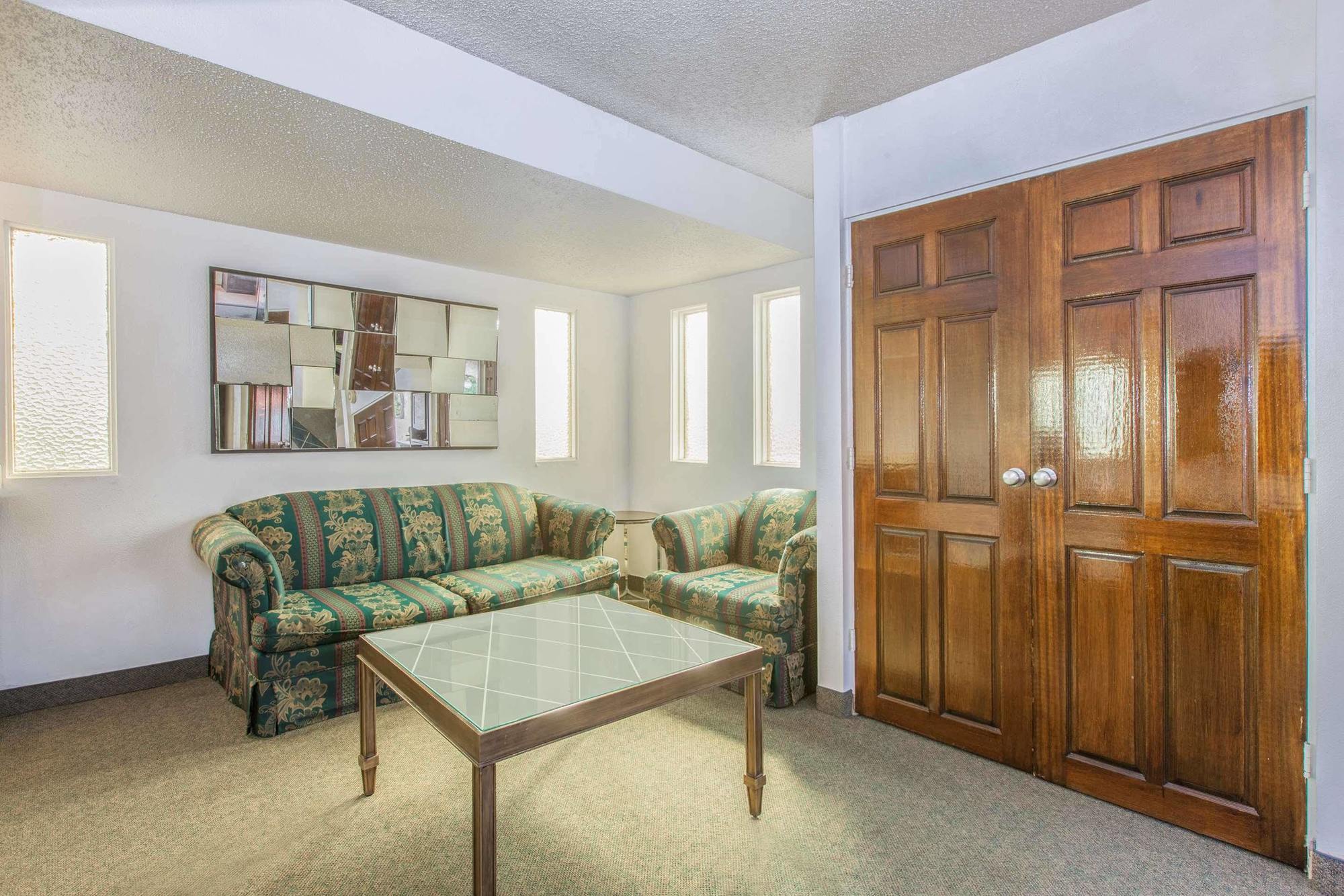 Days Inn By Wyndham Camarillo - Ventura Bagian luar foto
