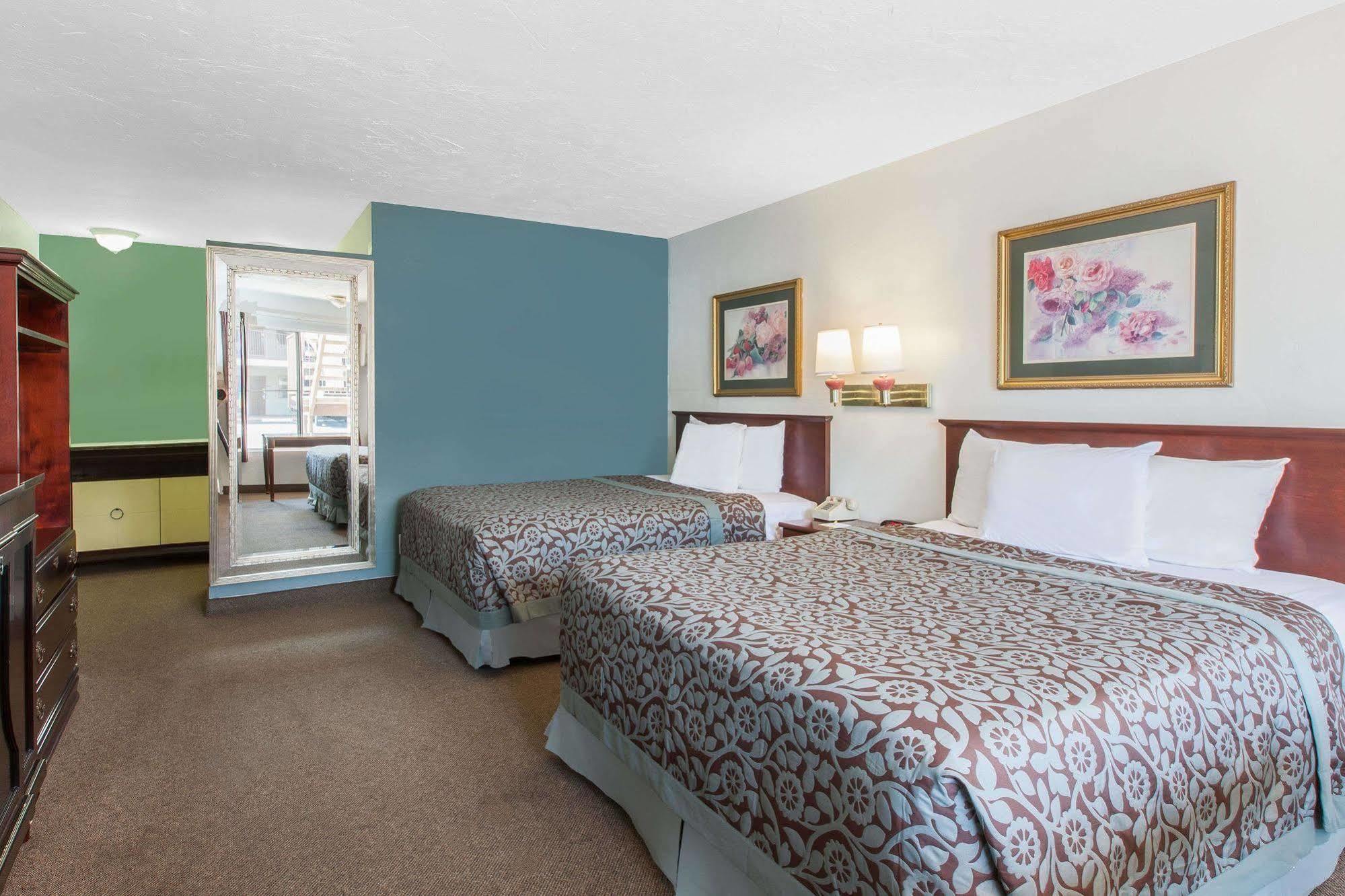 Days Inn By Wyndham Camarillo - Ventura Bagian luar foto