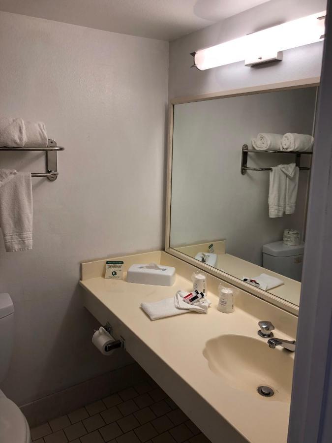 Days Inn By Wyndham Camarillo - Ventura Bagian luar foto